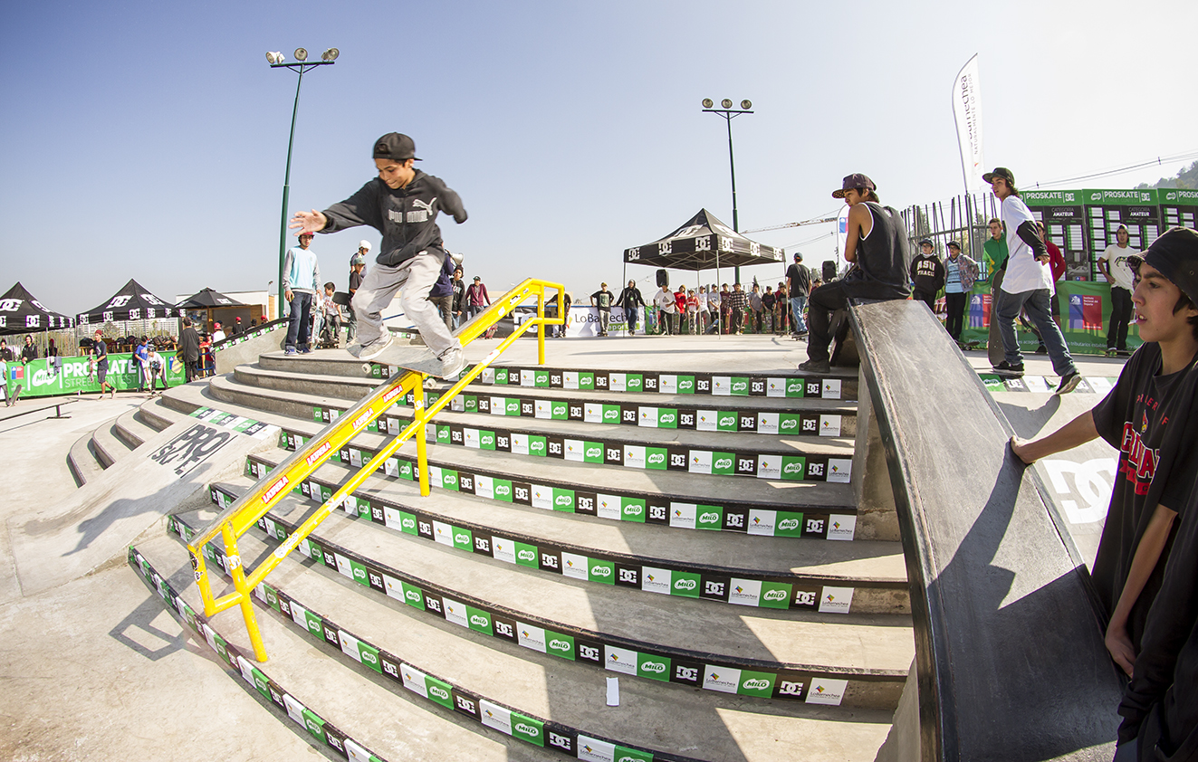 Milo Sobre Ruedas - backside boardslide - copia